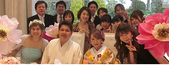 幸せいっぱい！ 歯科衛生士“ゆー”の結婚式。みんなで記念撮影