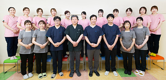 しらしげ歯科医院 スタッフ集合写真